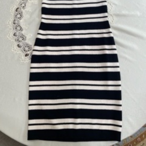 St John knit Dress size 4, Black and Cream stripe - Picture 2 of 4